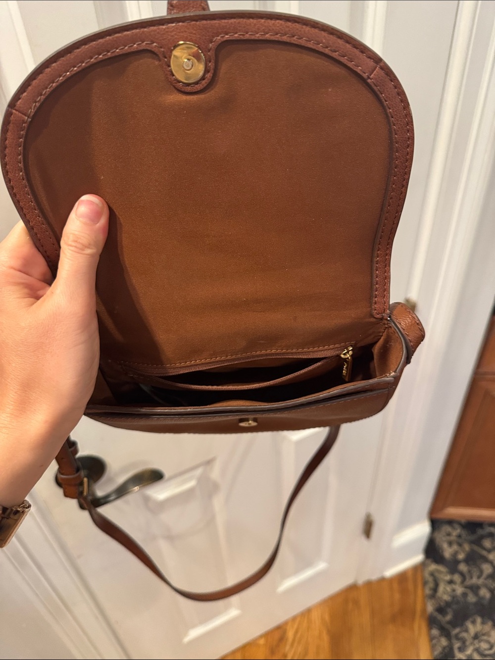 Fossil Saddle Crossbody Bag in Cognac Brown with Gold Hardware - Picture 5 of 7